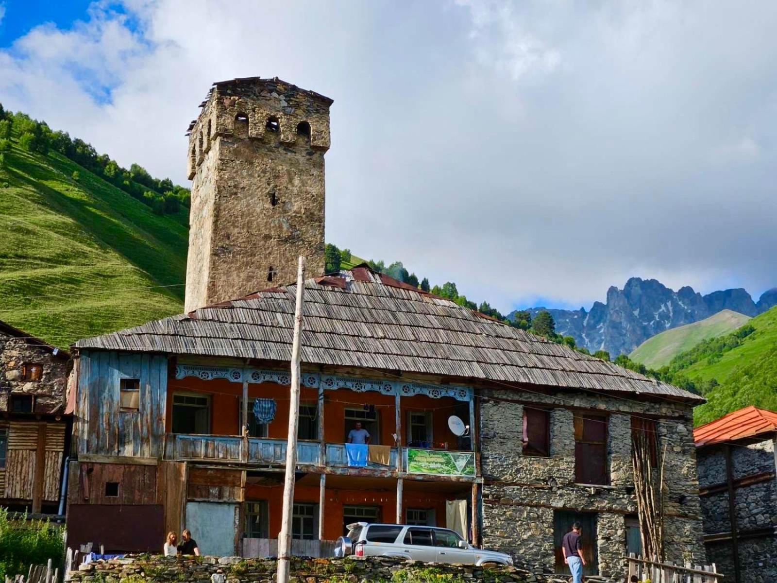Old House Hotel Adishi Bagian luar foto